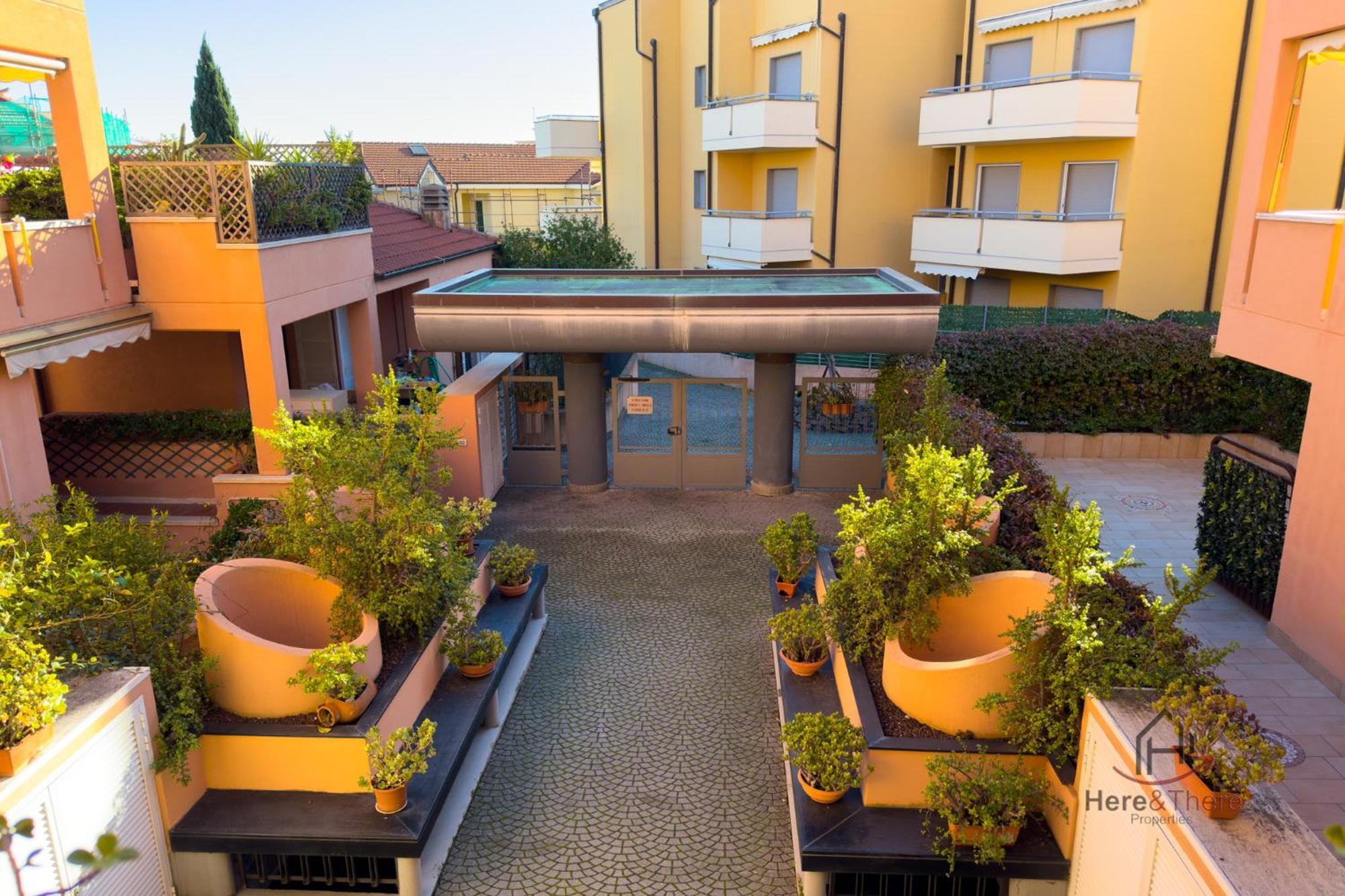 Balcony And Garage - Beaches 5Min Away - Smart Tv 로아노 외부 사진